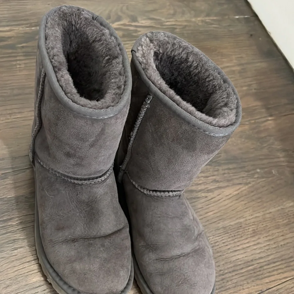 UGG - Picture 4 of 5
